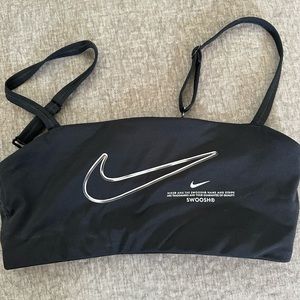 Nike Sports Bra. Black. size small. Adjustable straps